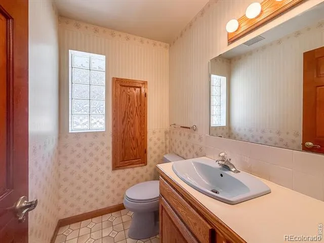 2224 Spindrift Drive Longmont, CO 80503