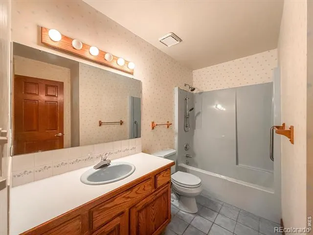 2224 Spindrift Drive Longmont, CO 80503