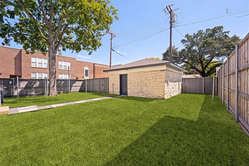4301 Glenwick Lane University Park, TX 75205