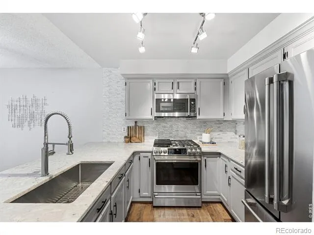 2892 W Long Circle #G Littleton, CO 80120