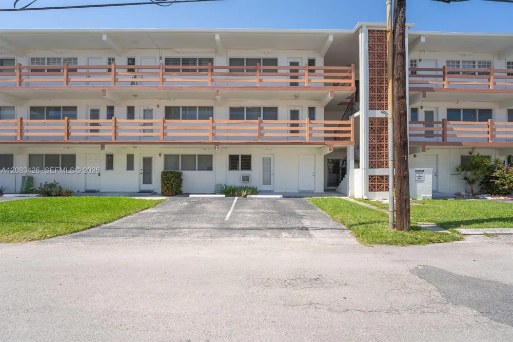 1450 NE 170th St #114 North Miami Beach, FL 33162