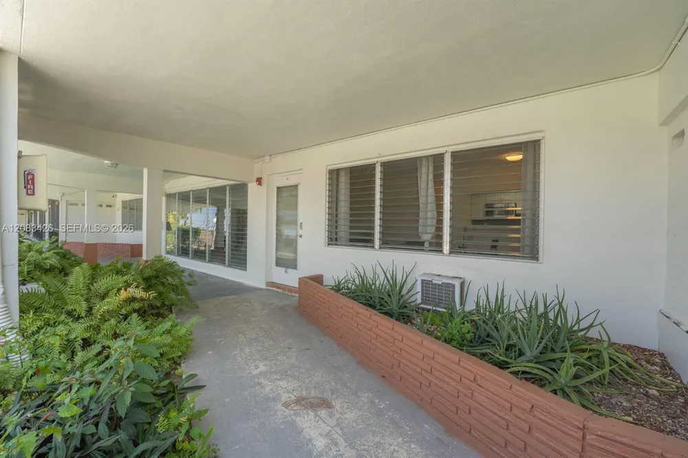 1450 NE 170th St #114 North Miami Beach, FL 33162