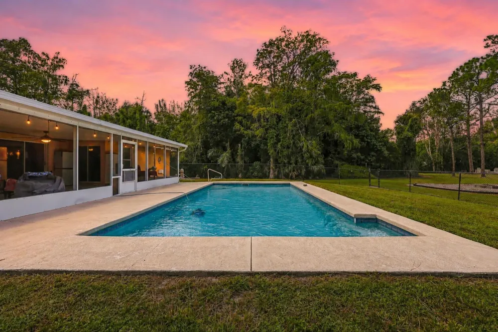 2195 F ROAD Loxahatchee, FL 33470