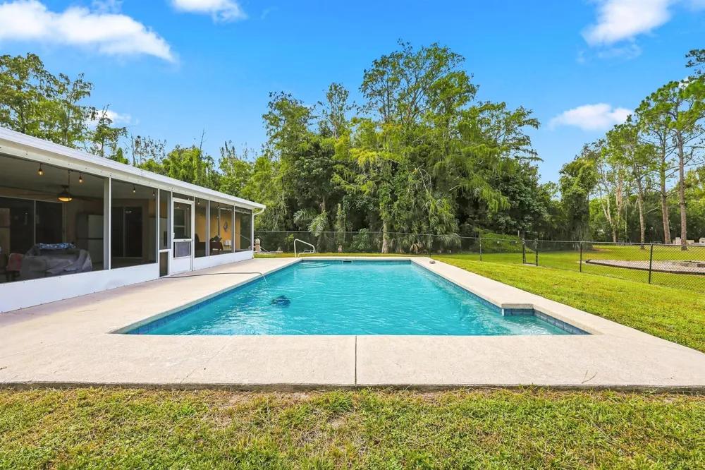 2195 F ROAD Loxahatchee, FL 33470