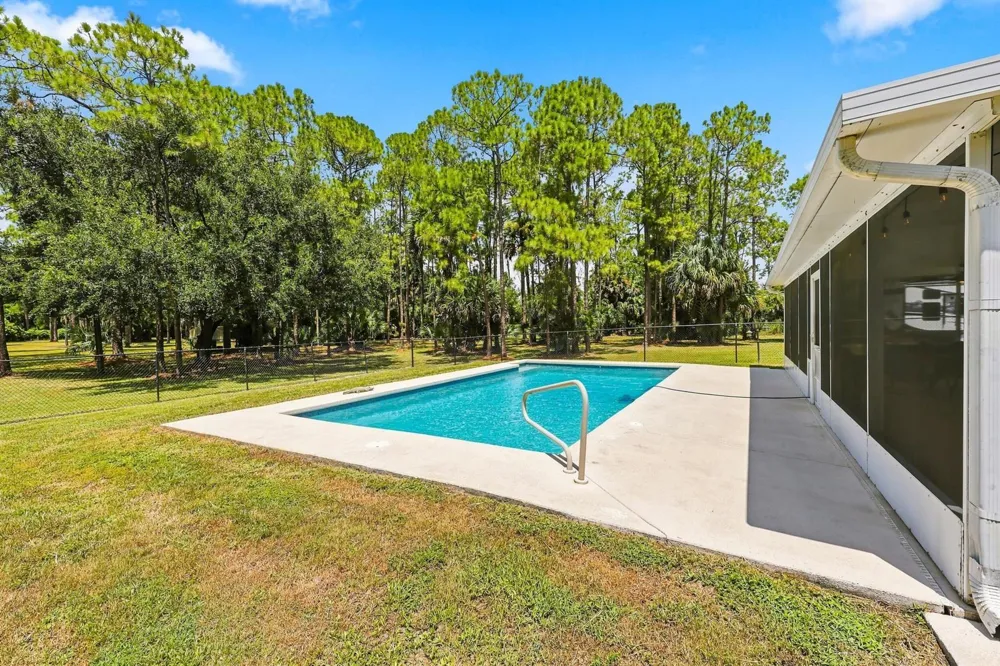 2195 F ROAD Loxahatchee, FL 33470