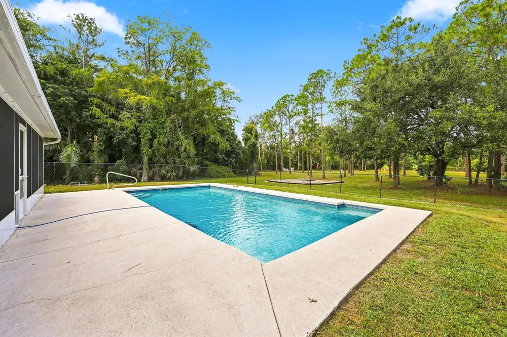 2195 F ROAD Loxahatchee, FL 33470