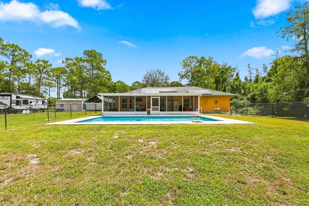 2195 F ROAD Loxahatchee, FL 33470