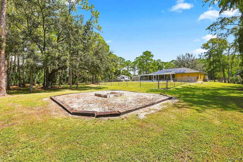 2195 F ROAD Loxahatchee, FL 33470