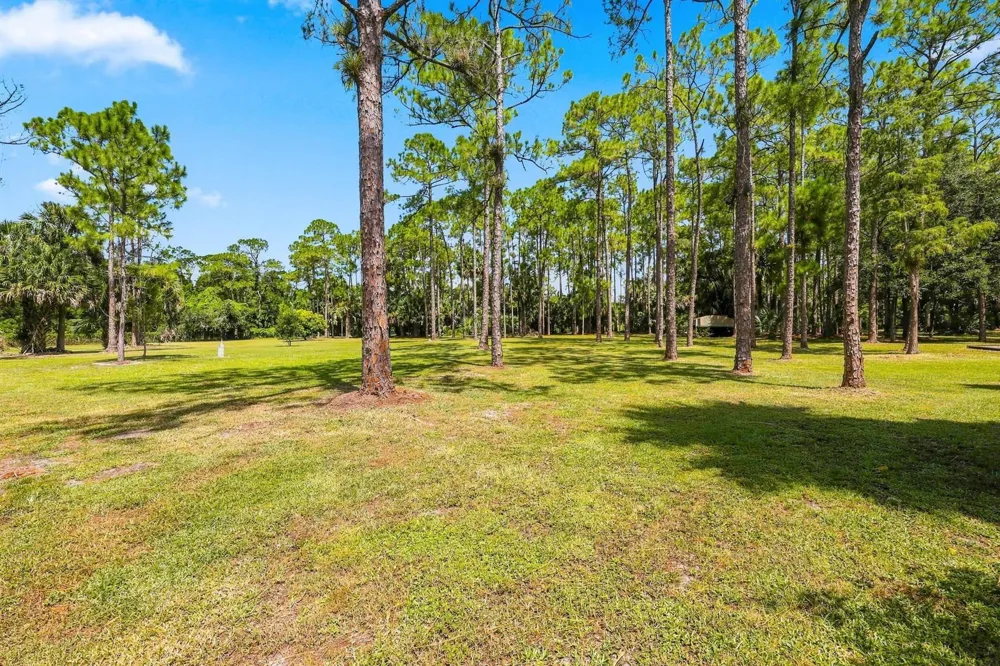 2195 F ROAD Loxahatchee, FL 33470