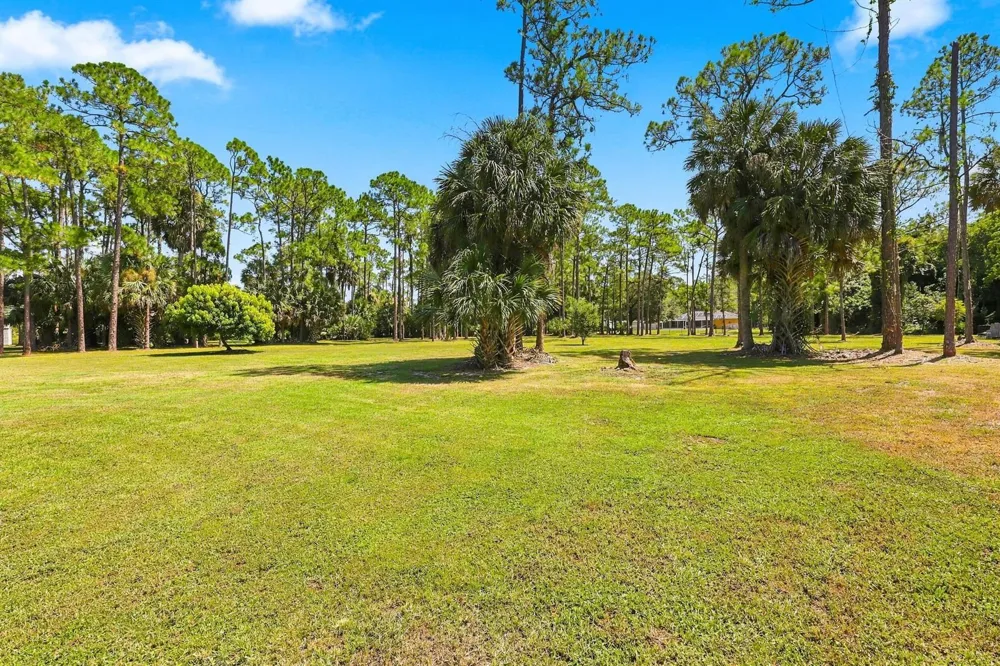 2195 F ROAD Loxahatchee, FL 33470