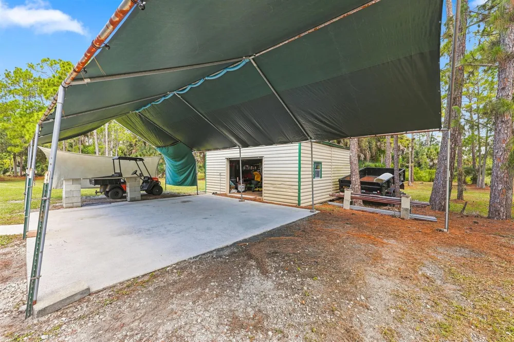 2195 F ROAD Loxahatchee, FL 33470