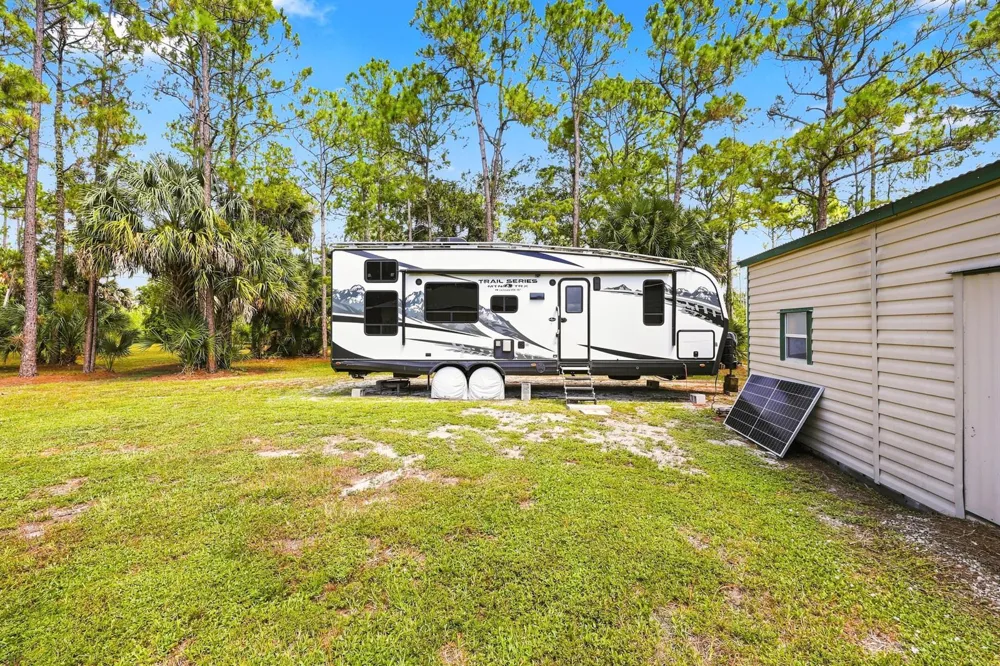 2195 F ROAD Loxahatchee, FL 33470