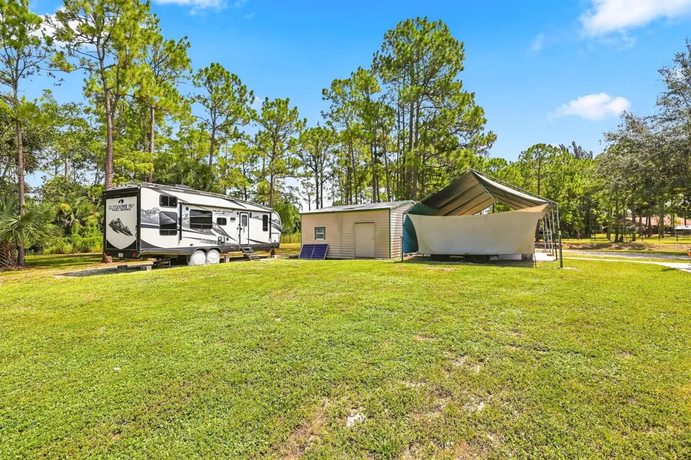 2195 F ROAD Loxahatchee, FL 33470