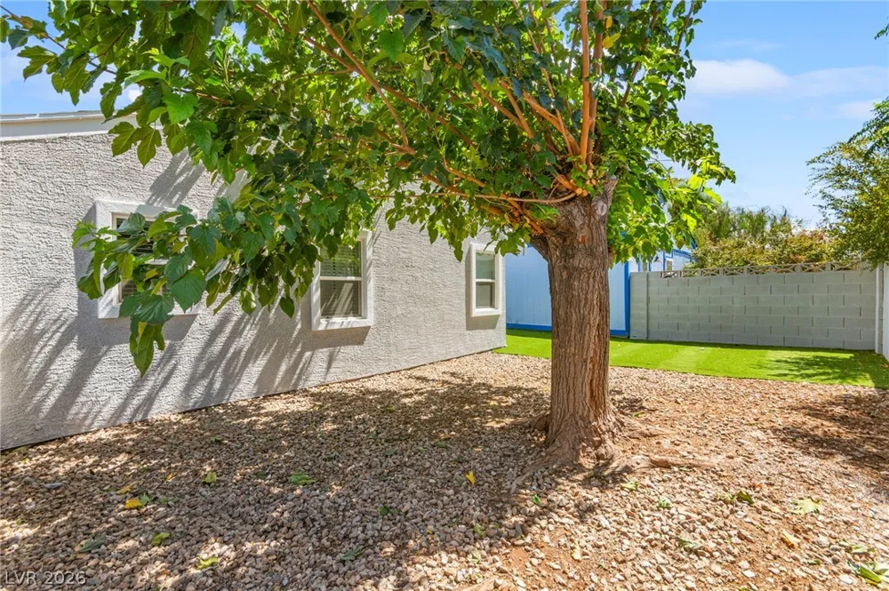 2316 El Cerrito Circle Las Vegas, NV 89108