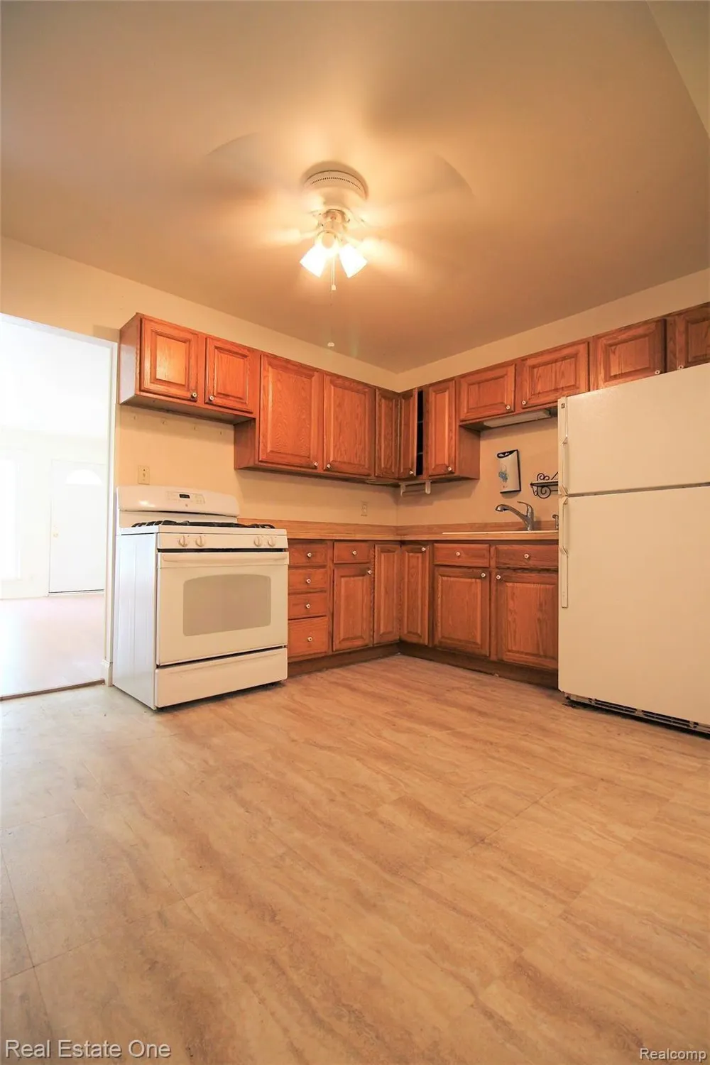 12750 ALBANY STREET Oak Park City, MI 48237