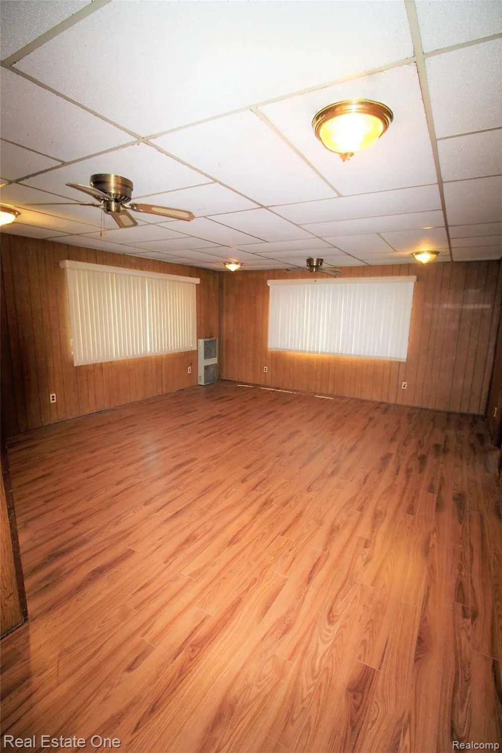 12750 ALBANY STREET Oak Park City, MI 48237