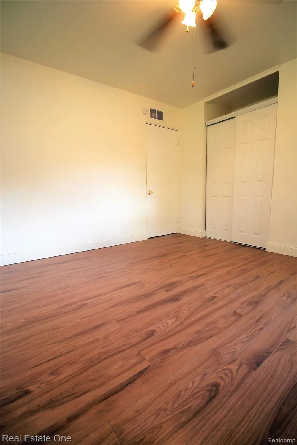12750 ALBANY STREET Oak Park City, MI 48237