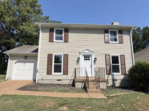 123 White Oak Way