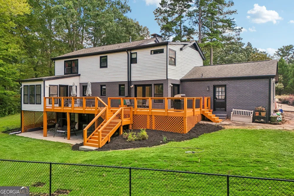 524 Golfview Dr Peachtree City, GA 30269