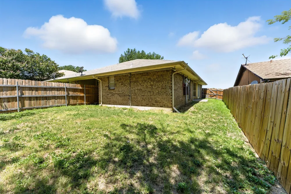 6905 W Cleburne Road Fort Worth, TX 76133