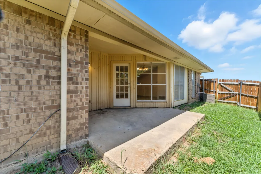 6905 W Cleburne Road Fort Worth, TX 76133