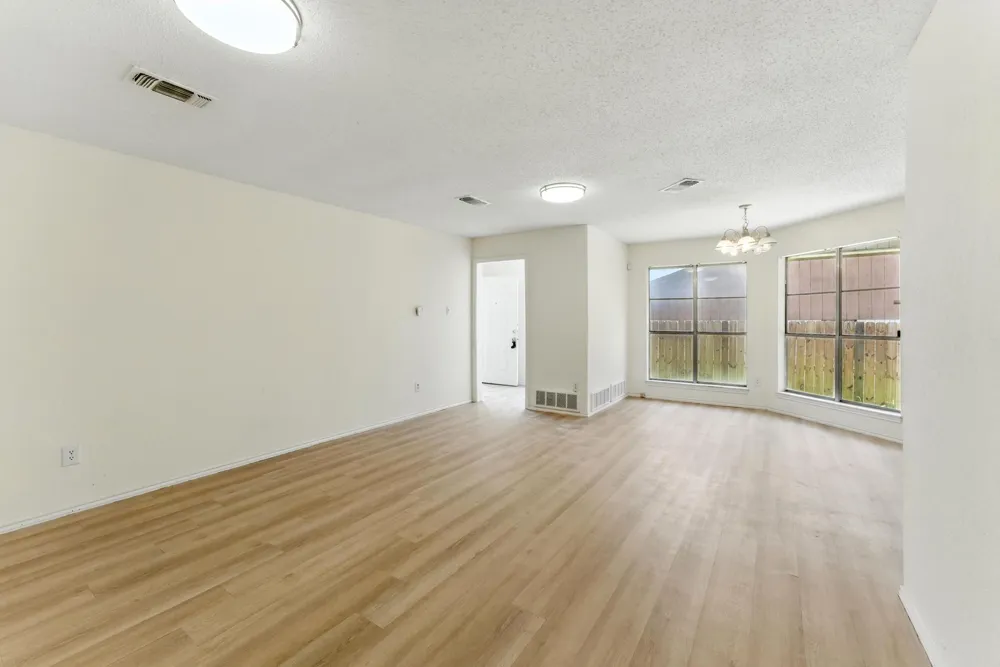 6905 W Cleburne Road Fort Worth, TX 76133