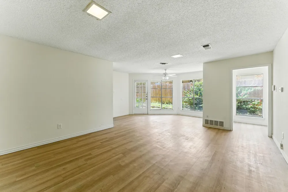 6905 W Cleburne Road Fort Worth, TX 76133
