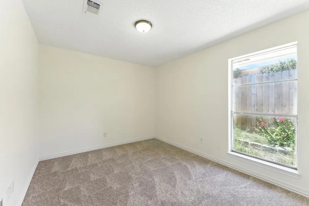 6905 W Cleburne Road Fort Worth, TX 76133