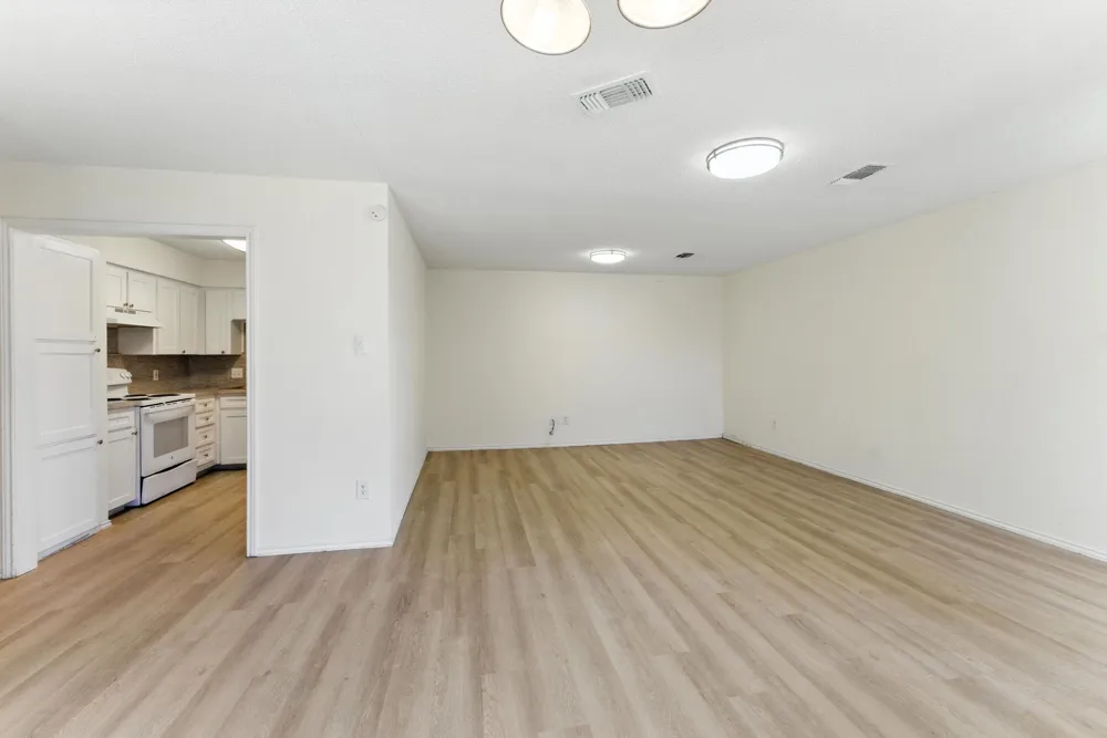 6905 W Cleburne Road Fort Worth, TX 76133