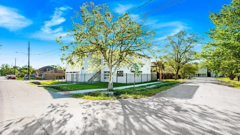 1301 Diez Street #D