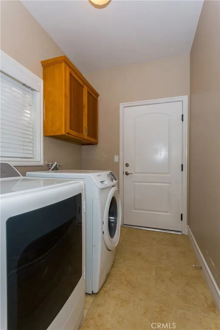 12108 S La Cienega Hawthorne, CA 90250