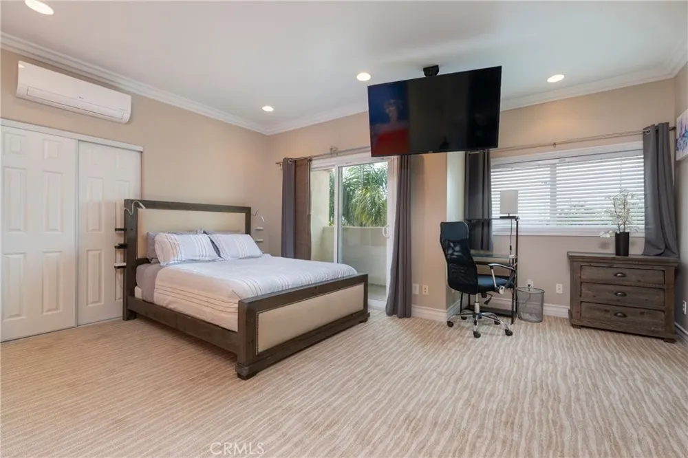 12108 S La Cienega Hawthorne, CA 90250