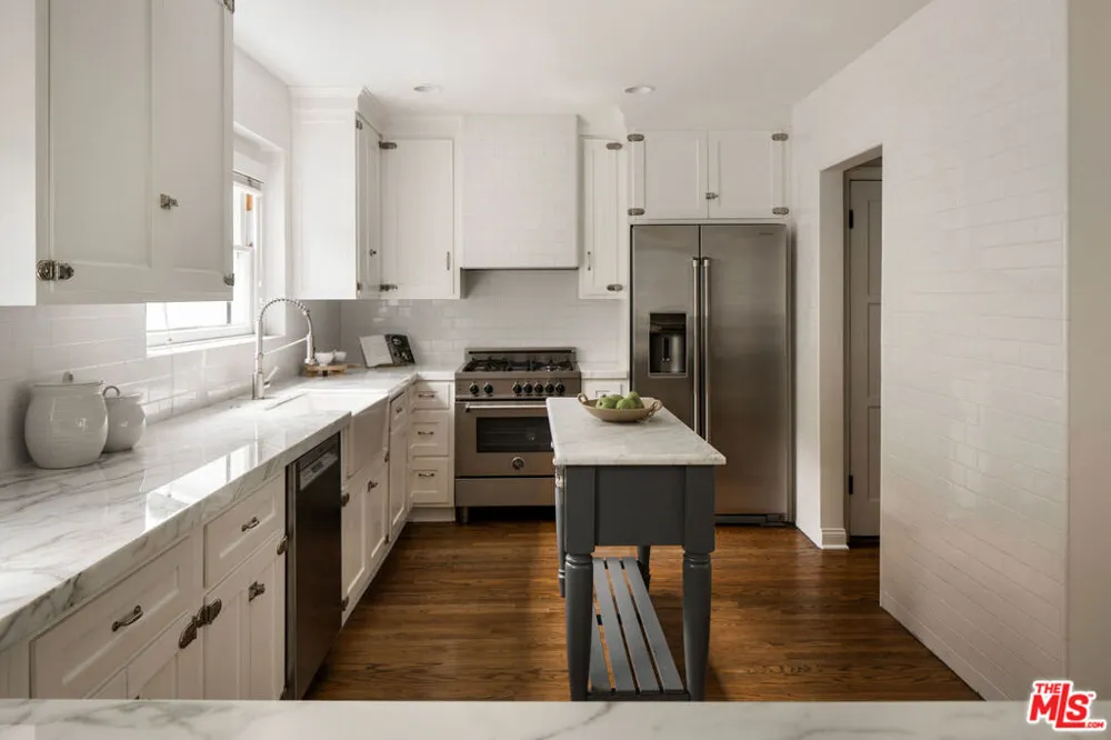 2845 Beachwood Drive Los Angeles, CA 90068