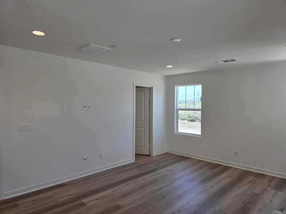 725 Kingbird Loop Oceanside, CA 92058