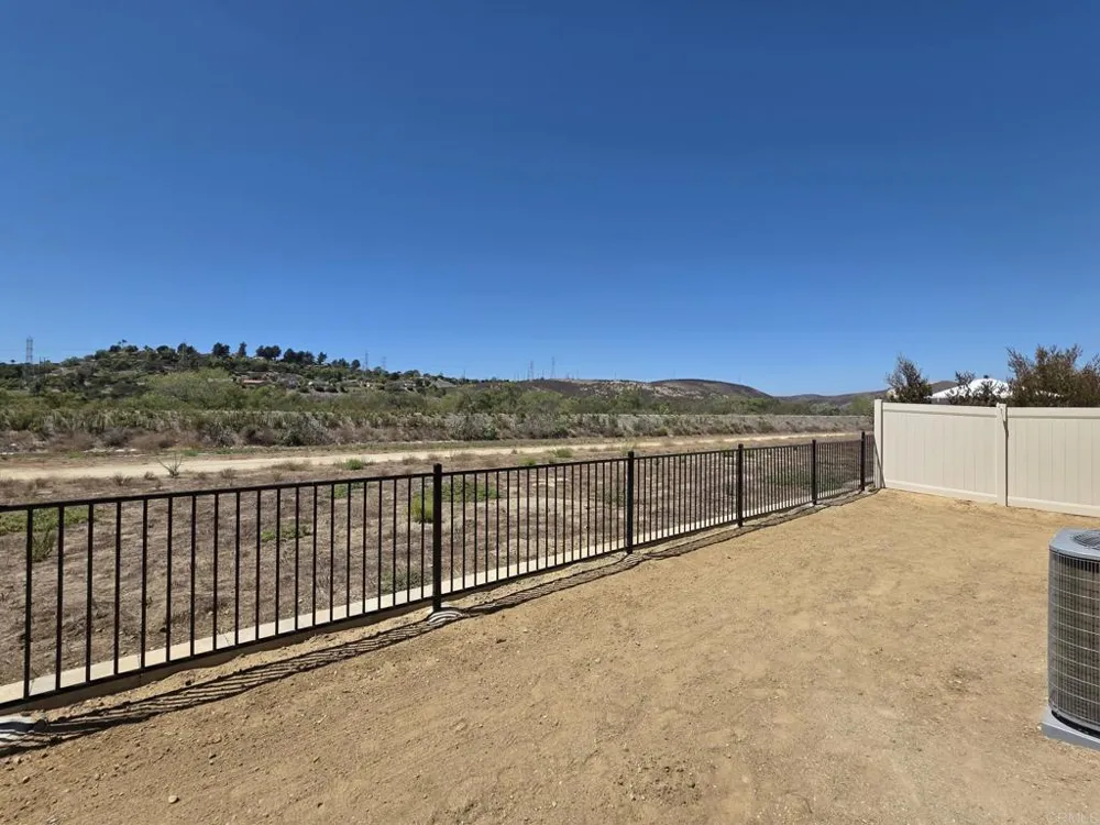 725 Kingbird Loop Oceanside, CA 92058