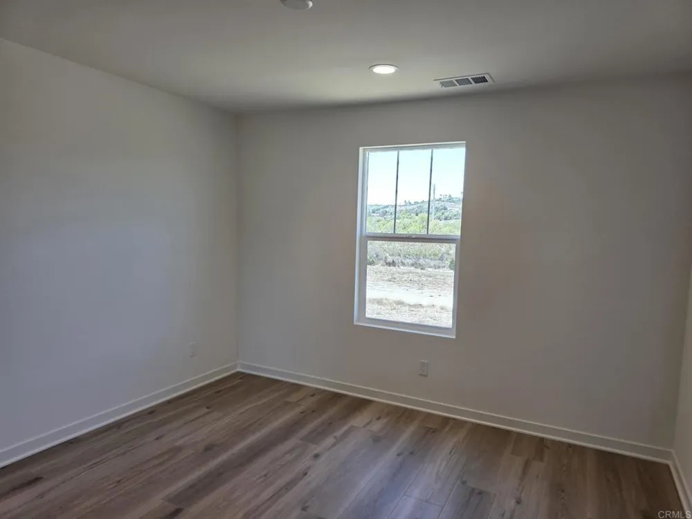 725 Kingbird Loop Oceanside, CA 92058