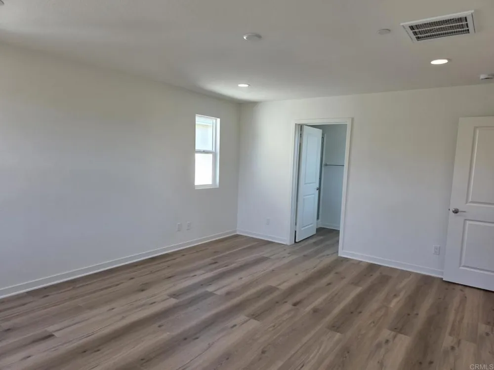 725 Kingbird Loop Oceanside, CA 92058