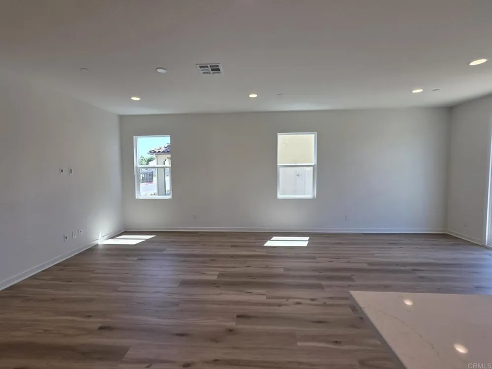 725 Kingbird Loop Oceanside, CA 92058