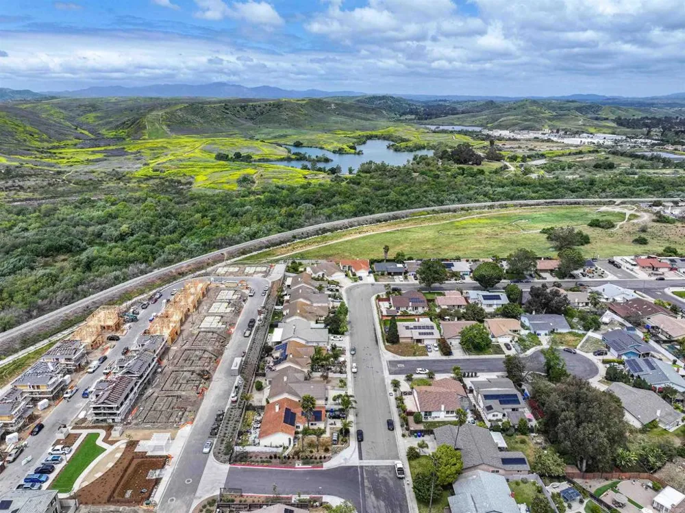 725 Kingbird Loop Oceanside, CA 92058