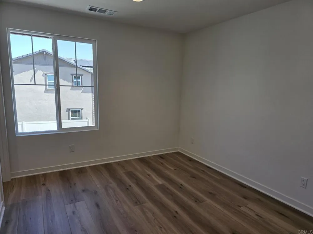 725 Kingbird Loop Oceanside, CA 92058