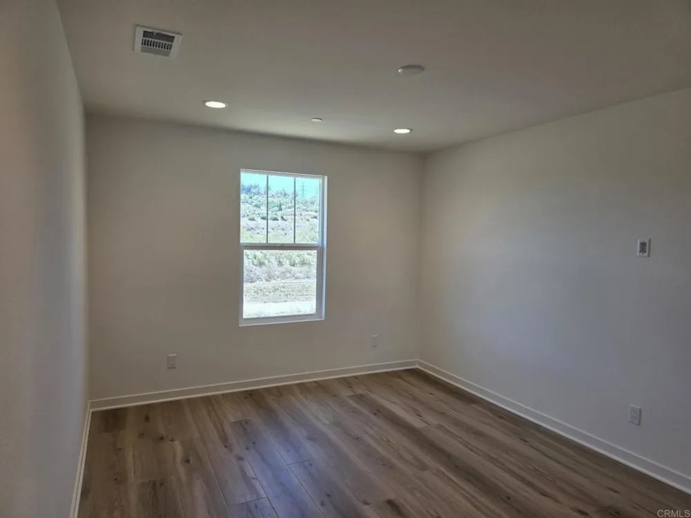 725 Kingbird Loop Oceanside, CA 92058