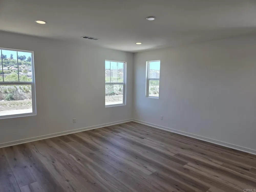 725 Kingbird Loop Oceanside, CA 92058