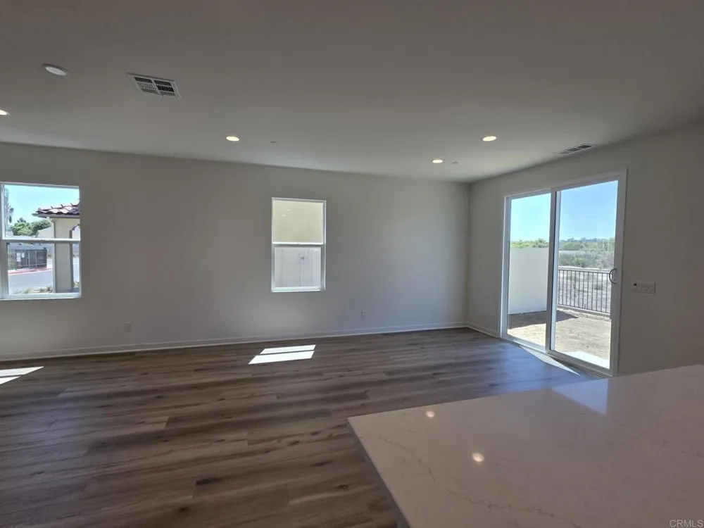725 Kingbird Loop Oceanside, CA 92058