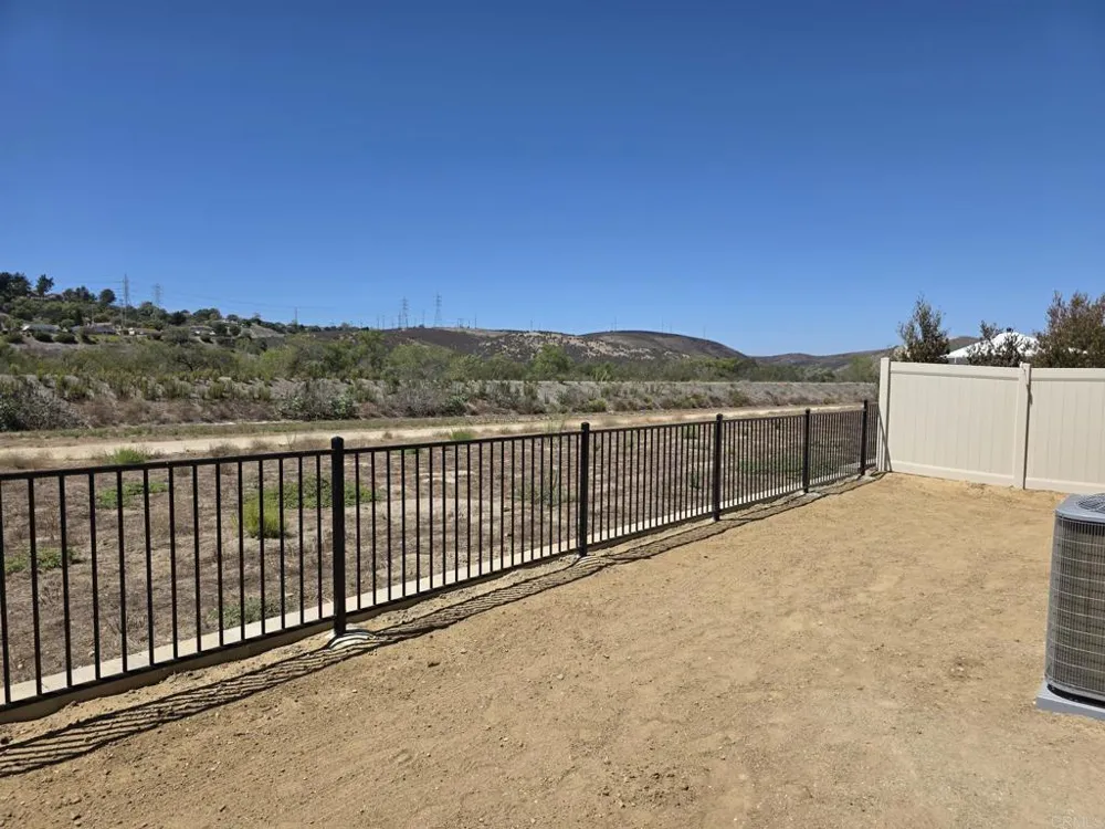 725 Kingbird Loop Oceanside, CA 92058