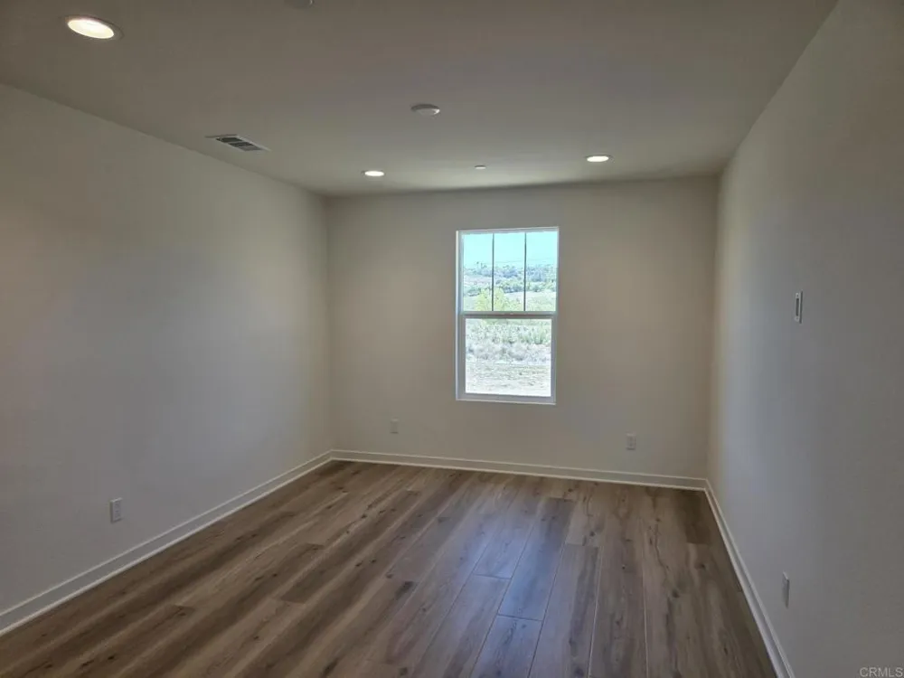 725 Kingbird Loop Oceanside, CA 92058