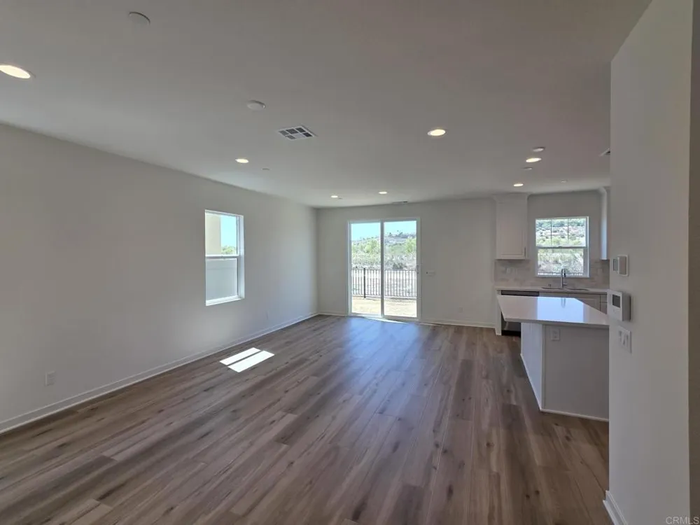 725 Kingbird Loop Oceanside, CA 92058