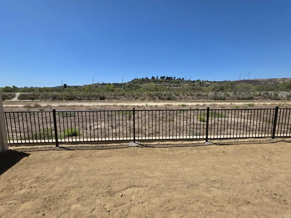 725 Kingbird Loop Oceanside, CA 92058