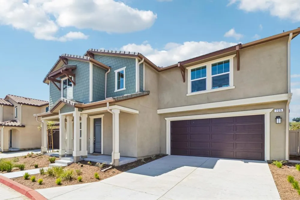 725 Kingbird Loop Oceanside, CA 92058
