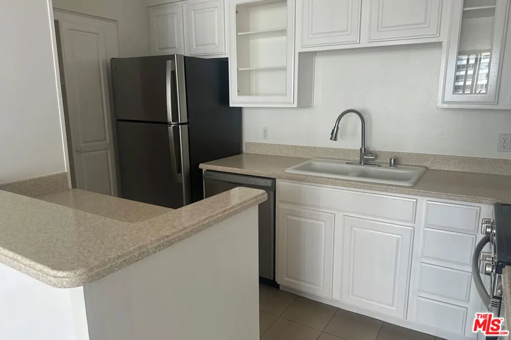 2700 Neilson Way #528 Santa Monica, CA 90405