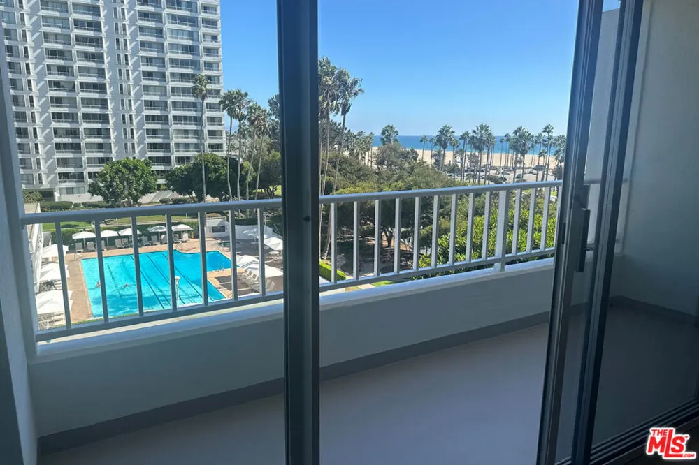 2700 Neilson Way #528 Santa Monica, CA 90405